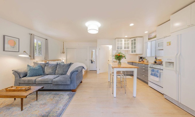 Meiners Oaks House | Charming Ojai bungalow in great location with mountain views!
