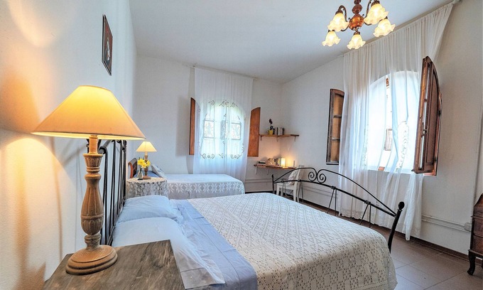 Vicopisano Apartment | Charming olive farm - ideal for couples & small families, AC & Wifi,
