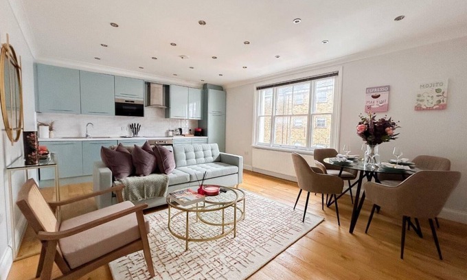 Colville Apartment | Charming one bedroom flat on Portobello Road