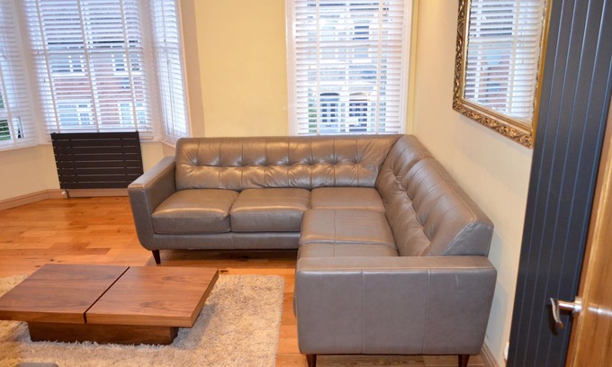 Larkhall Apartment | Charming One Bed Garden flat, close to Chapham & Brixton