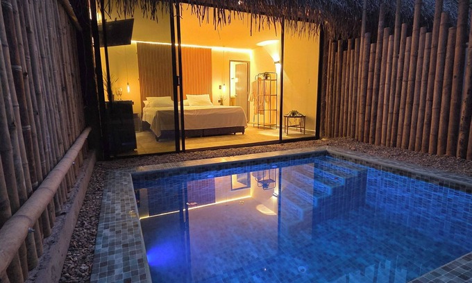 Melgar Villa | Charming one-bedroom villa in tropical Melgar with pool, AC – pet friendly