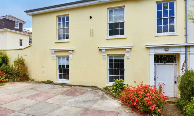 Maenporth Apartment | Charming Period Home With Beautiful Gardens