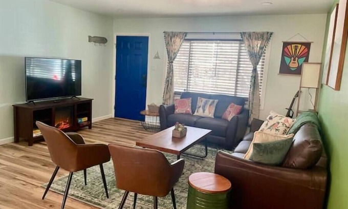 Alta Vista Area House | Charming Pet and family-friendly centrally located home in Arvada.