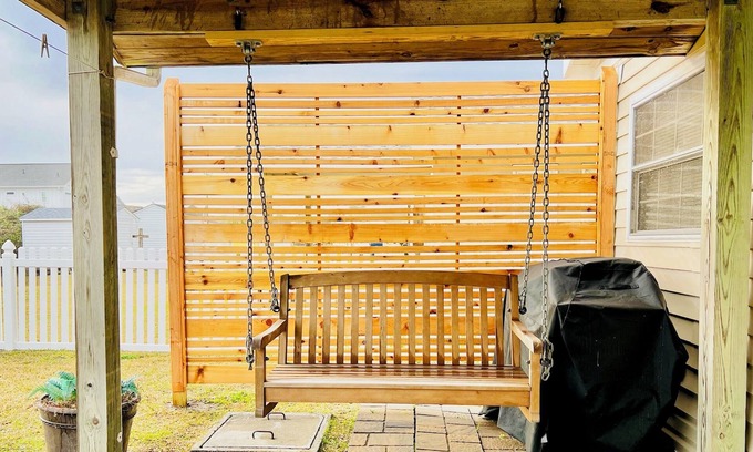 Atlantic Beach Cottage | Charming Pet-Friendly Cottage in beautiful Atlantic Beach with AC, WiFi