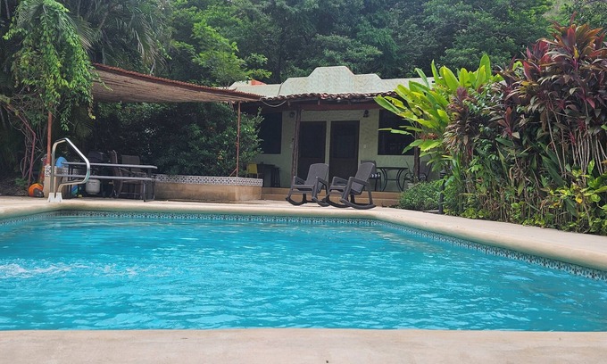 Playa Hermosa Cottage | Charming poolside Coco Cottage