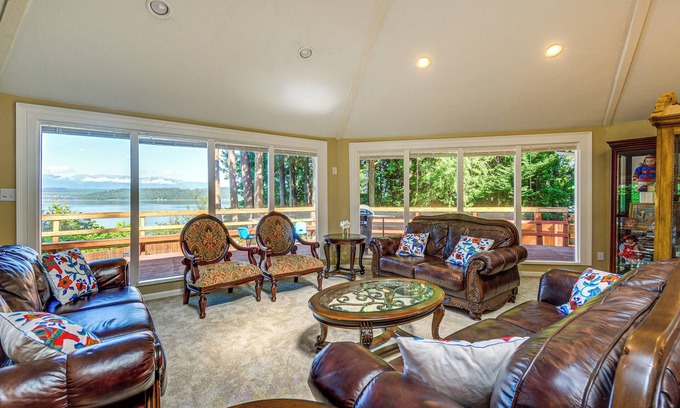 Poulsbo House | Charming Poulsbo Retreat: Hood Canal Views!