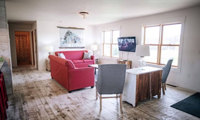 Sand Creek House | Charming & Private 4 BR Country Getaway