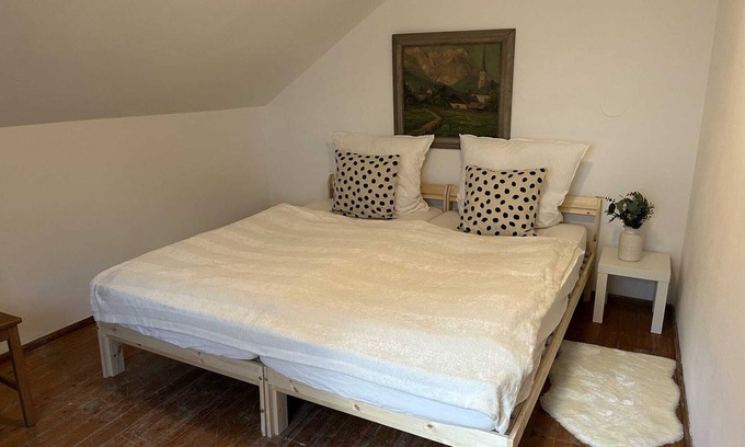 Winzer House | Charming & private vacation home on the Pledlberg