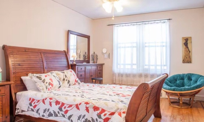 Kensington Apartment | Charming Quiet Sunny 1br Ditmas Park Close to Train