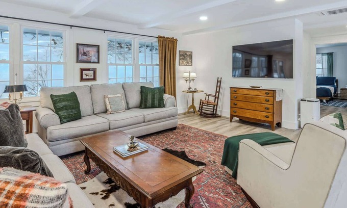 Woodstock House | Charming Ranch in the Woods - Woodstock Way