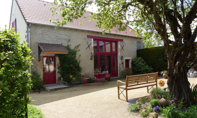 Deneuille-les-Mines Cottage | Charming Renovated Barn with Garden and Wi-Fi