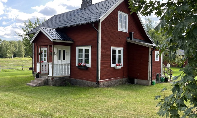 Vimmerby Ski Chalet | Charming red cottage by the golf course – near Vimmerby and Astrid Lindgren's World | SE05090
