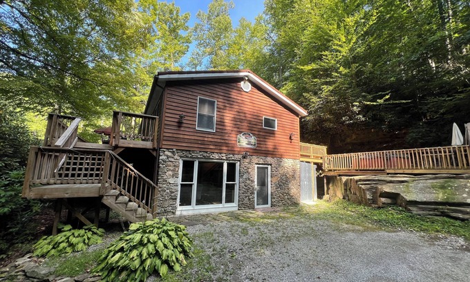 Elkins House | Charming riverfront home with beautiful views, hot tub and game room. Fishing!