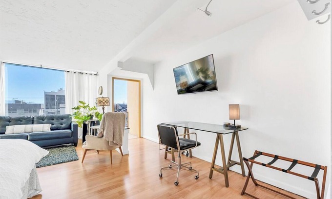 Downtown Reno Condo | Charming Riverwalk Retreat – Spacious Downtown Condo