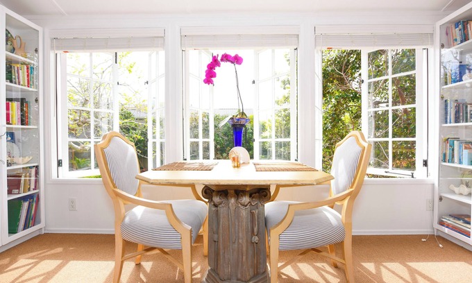 Country Club Apartment | Charming Seashell Cottage Overlooking Garden