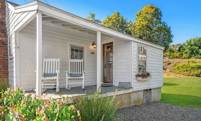 Marblehead Cottage | Charming Seaside Cottage in Marblehead