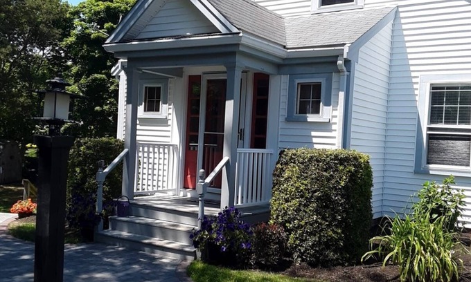 Hyannis House | Charming secluded Sea St home close to 3 beaches and downtown Hyannis