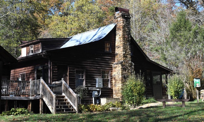 Mineral Bluff Cabin | Charming Shared Cabin at Project Chimps Sanctuary