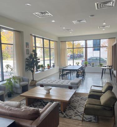 Near West Side House | Charming Shared Condo in Prime Chicago Location, 1 Bedroom and 1 Bathroom
