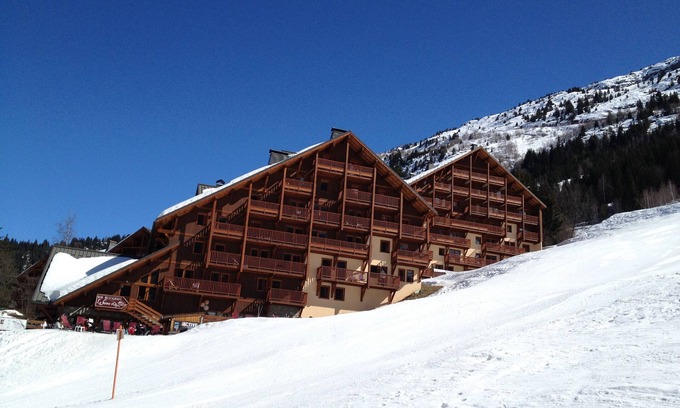Oz Ski Chalet | Charming Ski-In-Ski-Out Chalet (sleeps 10 in 5 bedrooms)