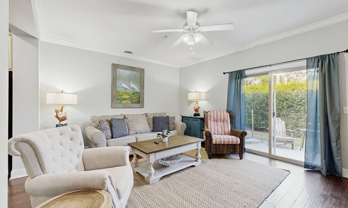 Saint Simons Island House | Charming southern townhouse w/enclosed yard & access to community pool
