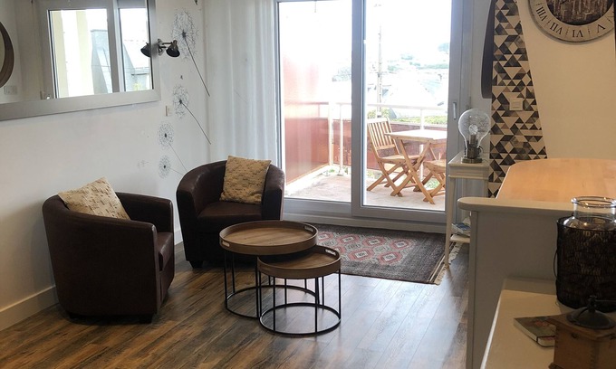 Etel Apartment | Charming spacious 1-room apartment, view of the ria, heated swimming pool in season, wifi