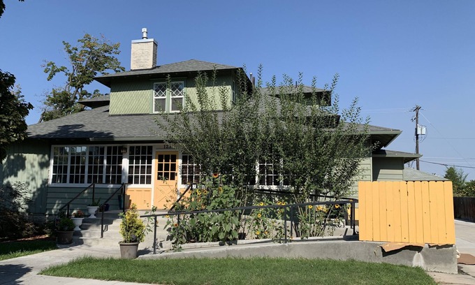 Nampa House | Charming, Spacious First Floor of Charming 1903 Home in Downtown Nampa