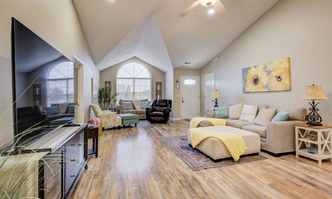 Charlestown Condo | Charming & Spacious Patio Home close to Charlestown State Park & River Ridge