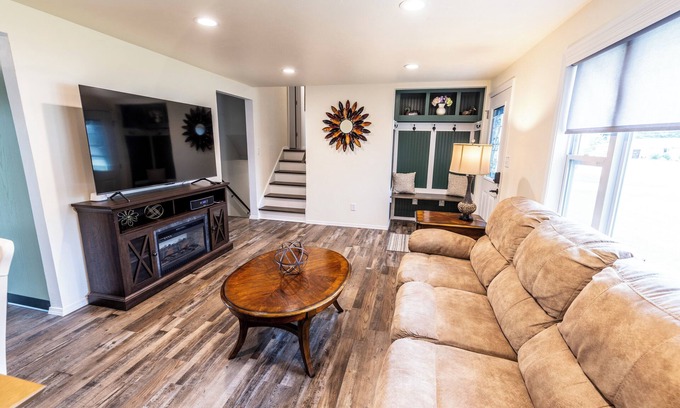 Green Bay House | Charming Split-Level Near Lambeau