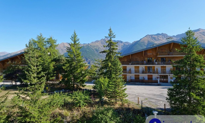 Saint-Etienne-de-Tinee Apartment | Charming studio in Auron