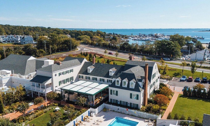 Hampton Bays Hotel | Charming, Stand-alone, Single-story Garden Cottage at Historic Canoe Place Inn