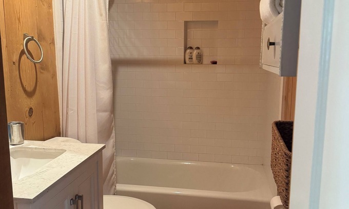 Ojai Cabin | Charming studio cabin with full kitchen in serene downtown Ojai