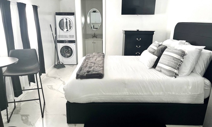 Miami Gardens Apartment | Charming studio in welcoming Miami Gardens with AC