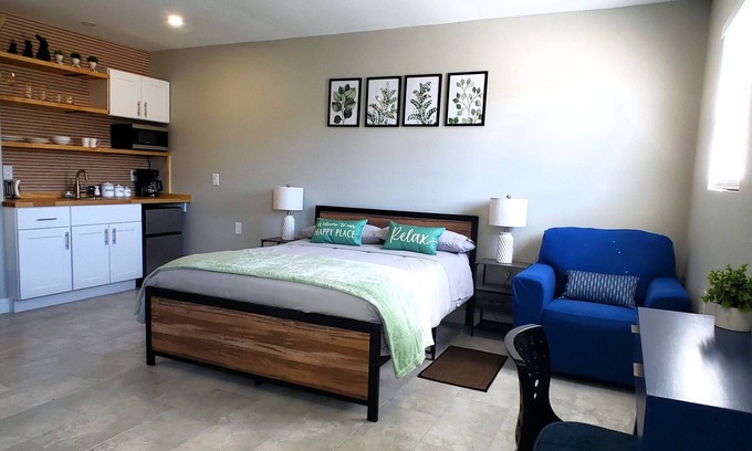 Sarasota Apartment | Charming studio in fabulous University Pines-Sarasota