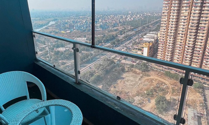 Greater Noida Bed & Breakfast | Charming Studio in Prime Location: Comfort, Convenience, and Memorable Stays.
