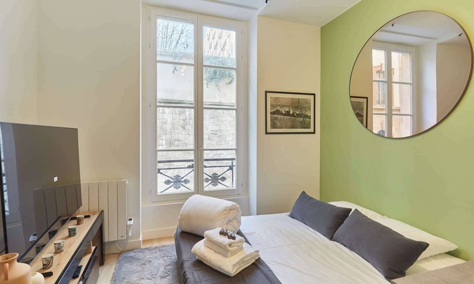 Croulebarbe Apartment | Charming Studio Panthéon - Jardin des Plantes