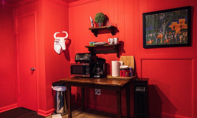 South Nashville Apartment | Charming Studio Suite 5 mins to Downtown Nashville