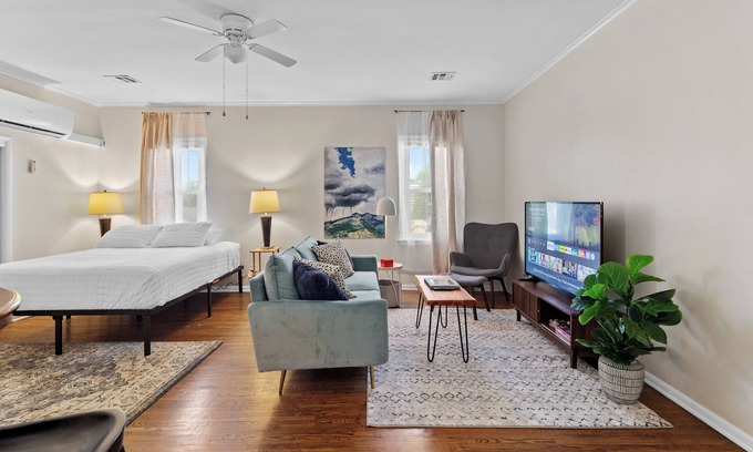 Maple Ridge Apartment | Charming studio with pool near downtown Tulsa