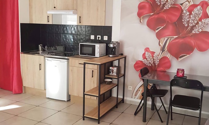 Bassens Condo | Charming T2 30 m2 ground floor + parking. Close to town center and all amenities