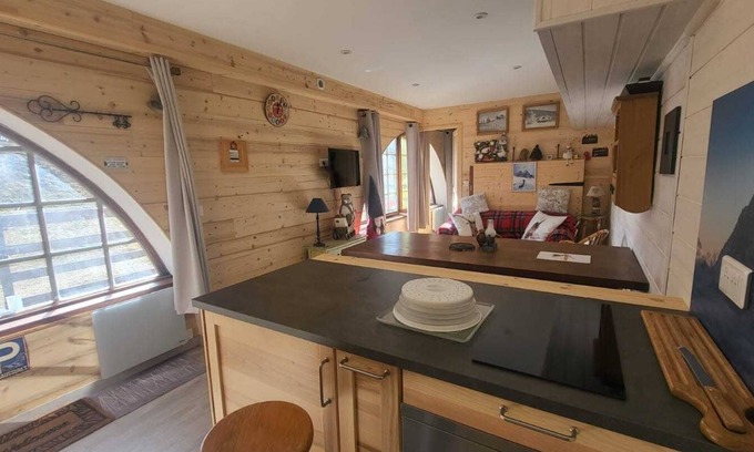 Forville Apartment | Charming T2 for 3 near the slopes Briançon