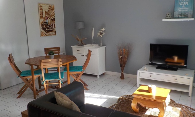 Vaux-sur-Mer Condo | Charming T2 house in a quiet condominium near the beaches.