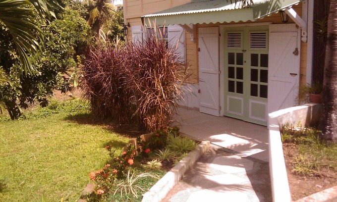 Fontaine de Moutte Apartment | Charming T3 ground floor, Redoute, Fort-de-France