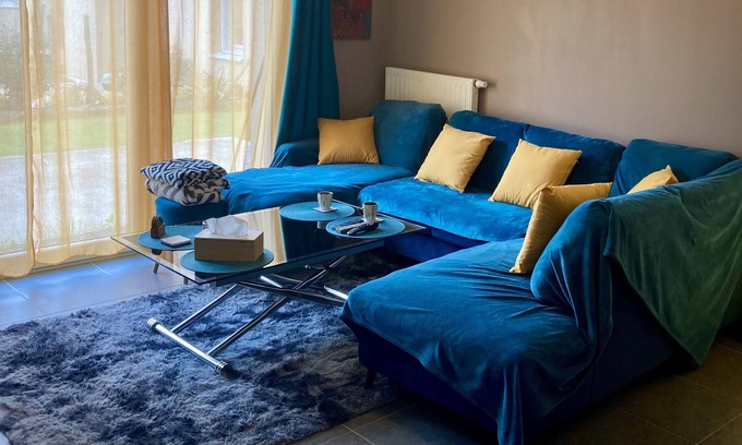 Bourg Pelousiere Apartment | Charming T3 in a quiet area + Garden & Terrace + Parking