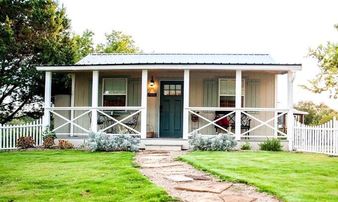 Dripping Springs Cottage | Charming Texas Hill Country Cottage near Austin for Romantic Getaways in Texas