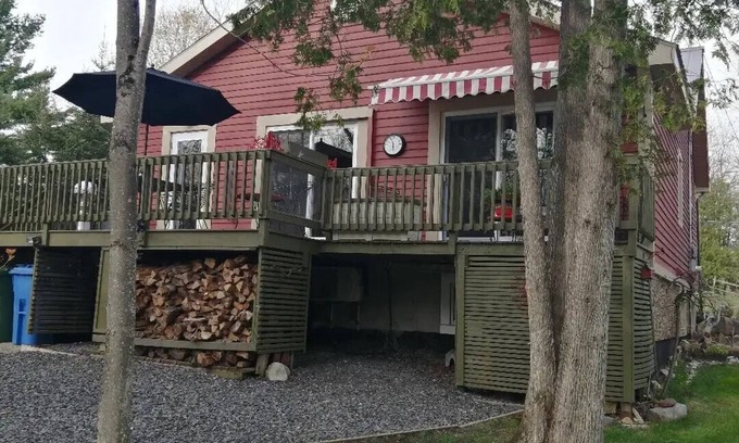 Knowlton House | Charming, totally upgraded 3-bedroom, 2 bathroom home with all the amenities.