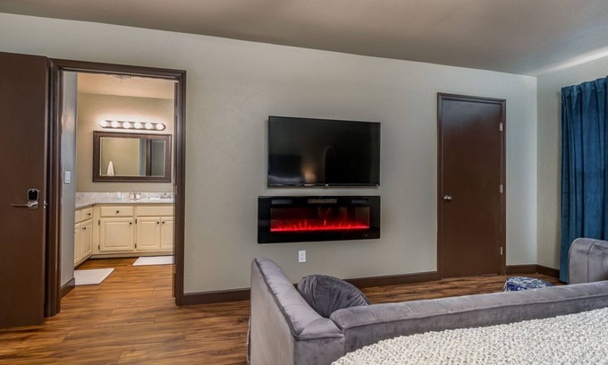 Amarillo House | Charming Townhome - Suite 1 - Travel Nurse Ready