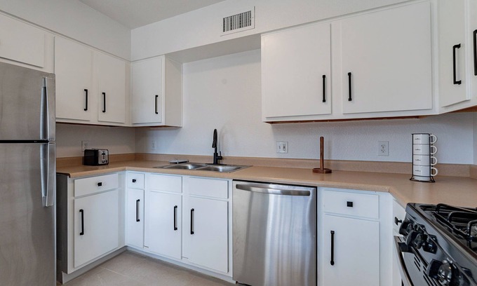 Springpointe House | Charming townhome with AC and WiFi in wonderful Green Valley