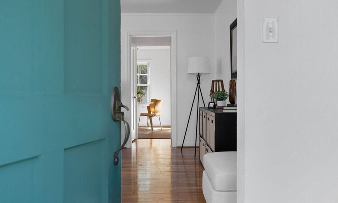 Beaumont - Wilshire House | Charming Tudor w/Fenced Yard in Walkable NE PDX