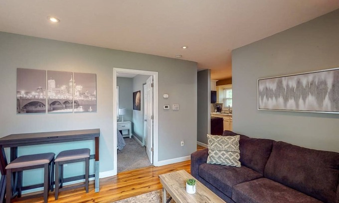 Indianapolis House | ❤️Charming Urban Oasis | Backyard with a Fire Pit 🔥