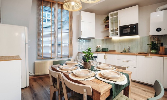 Chartres Apartment | Charming urban retreat with city views